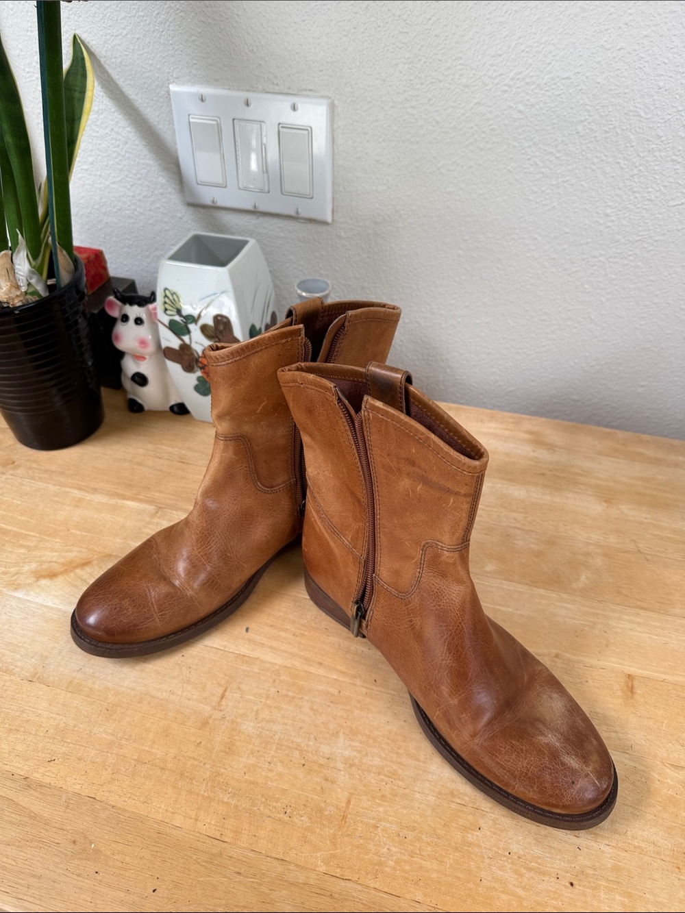 Tan Leather Zip Short Boots Women’s Size 8M